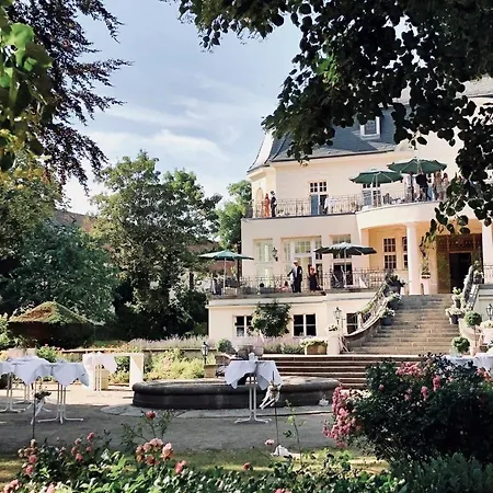 Schloss 3*